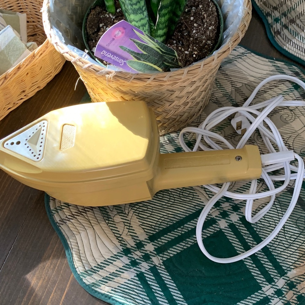 Vintage Osrow Steamstress II Handheld Steamer w/ Box & Manual - Works Well - Picture 9 of 9